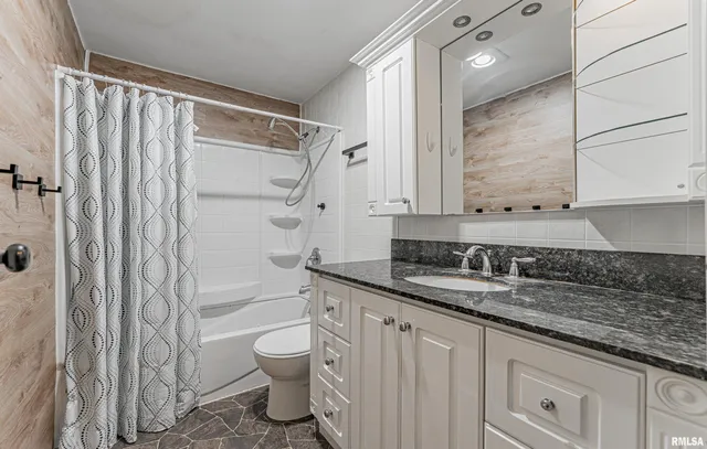 $125,000 | 802 Bryan Avenue, Lincoln, IL 62656