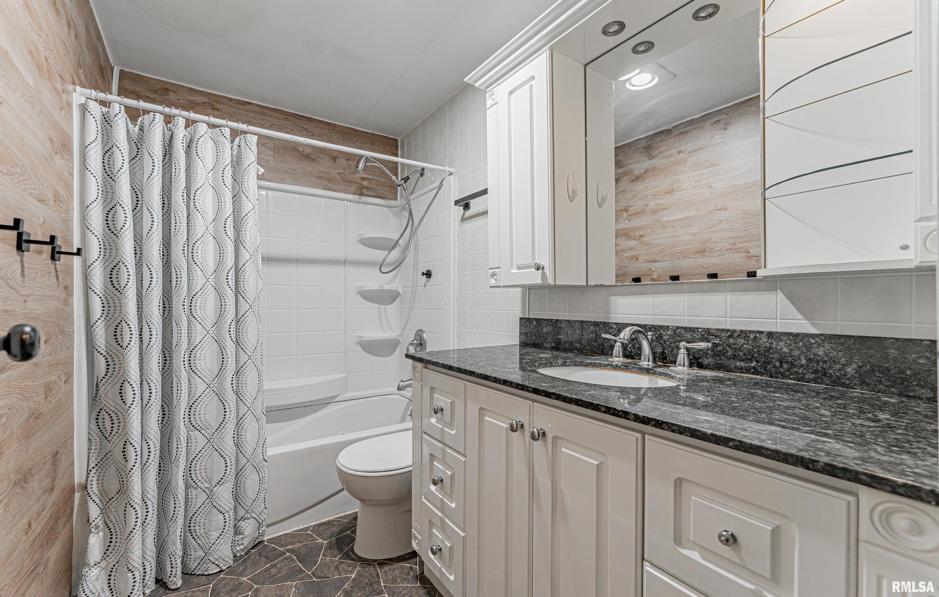 802 Bryan Avenue Lincoln, IL 62656 - Photo 19 of 22