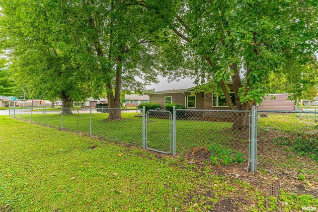 $125,000 | 802 Bryan Avenue, Lincoln, IL 62656