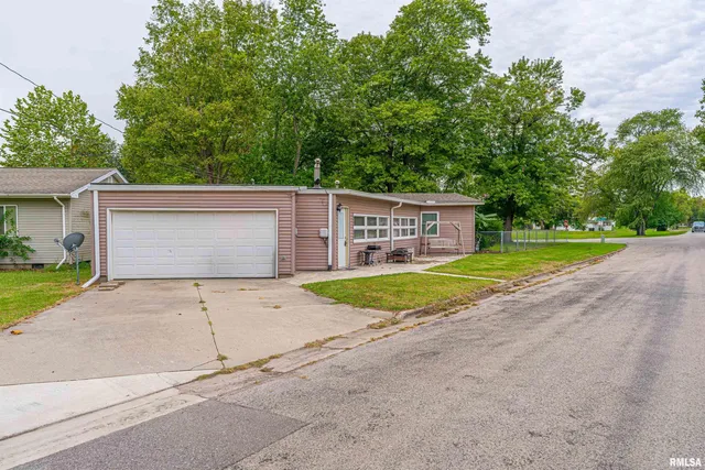 $125,000 | 802 Bryan Avenue, Lincoln, IL 62656