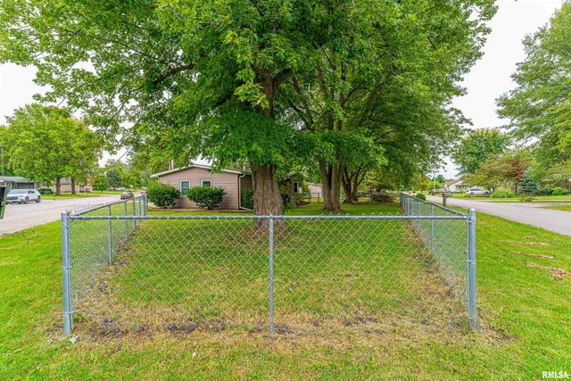 $125,000 | 802 Bryan Avenue, Lincoln, IL 62656