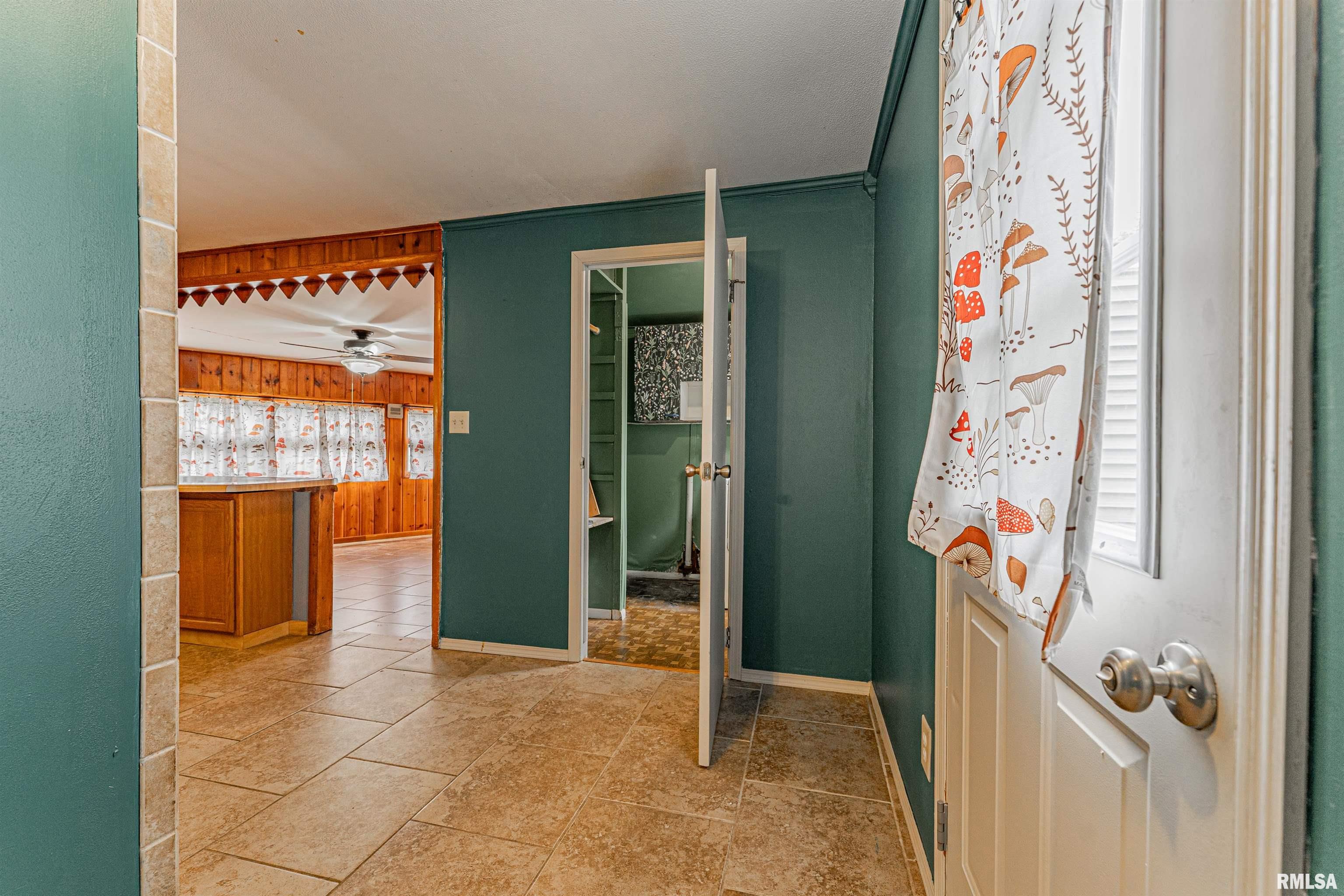 802 Bryan Avenue Lincoln, IL 62656 - Photo 9 of 22