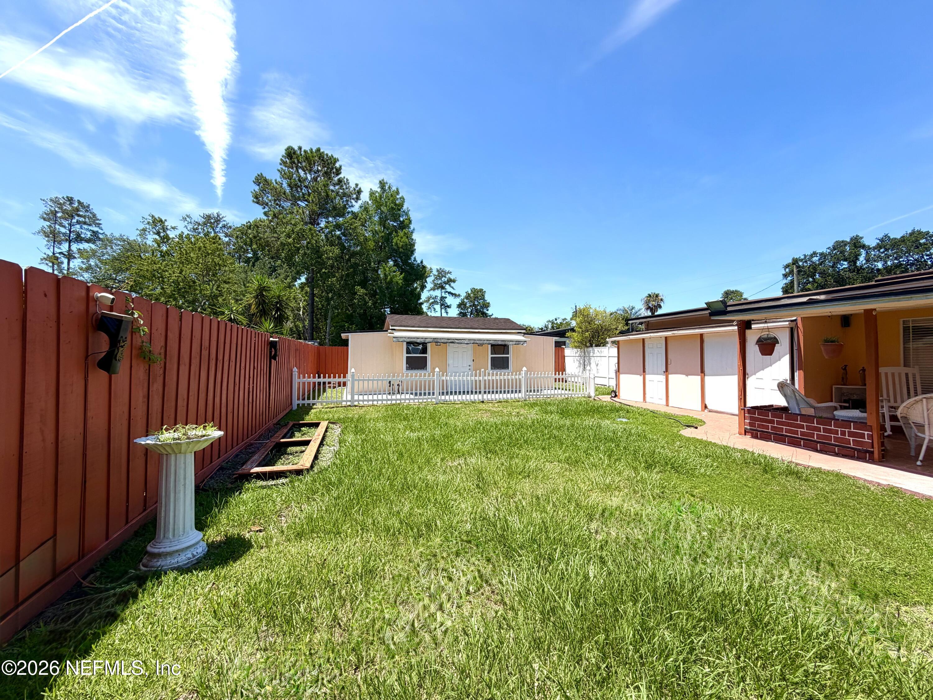 4127 Springwood Road Jacksonville, FL 32207 - Photo 35 of 63 a view of a backyard with sitting area