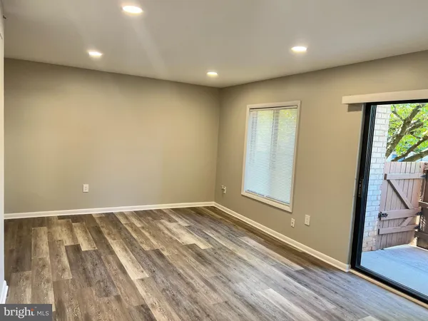 en view of an empty room