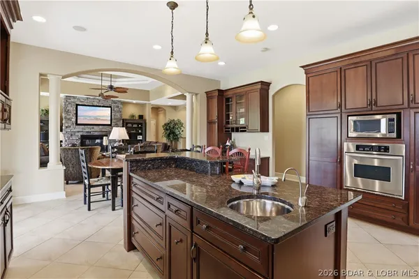 $2,869,000 | Undisclosed Address, Sunrise Beach, MO 65079