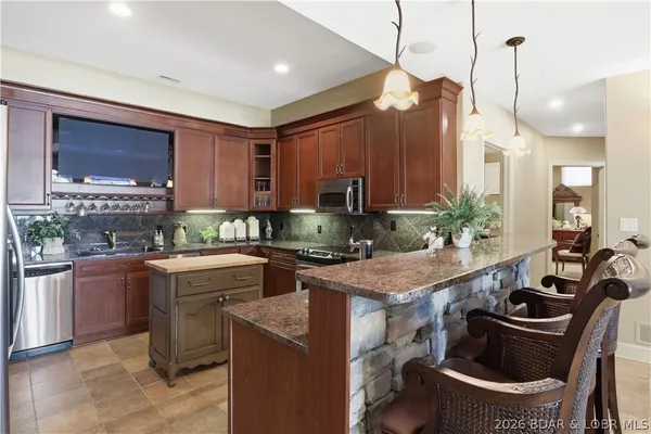 $2,869,000 | Undisclosed Address, Sunrise Beach, MO 65079