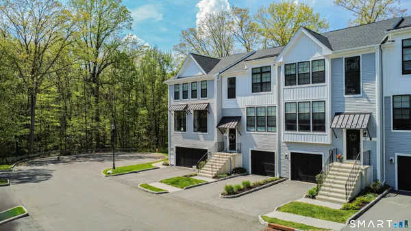 $739,900 | 39 Brentwood Circle, Unit 39, Danbury, CT 06810