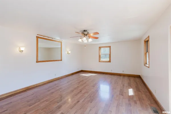 $432,000 | 17643 Fowler School Road, Pittsburg, IL 62974