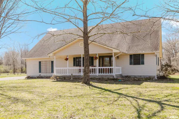 $432,000 | 17643 Fowler School Road, Pittsburg, IL 62974