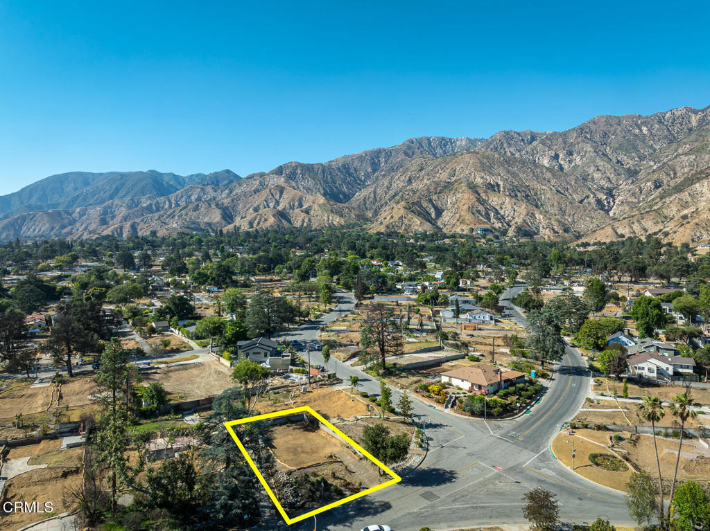 1077 East Palm Street Altadena, CA 91001 - Photo 22 of 44 a view of a city