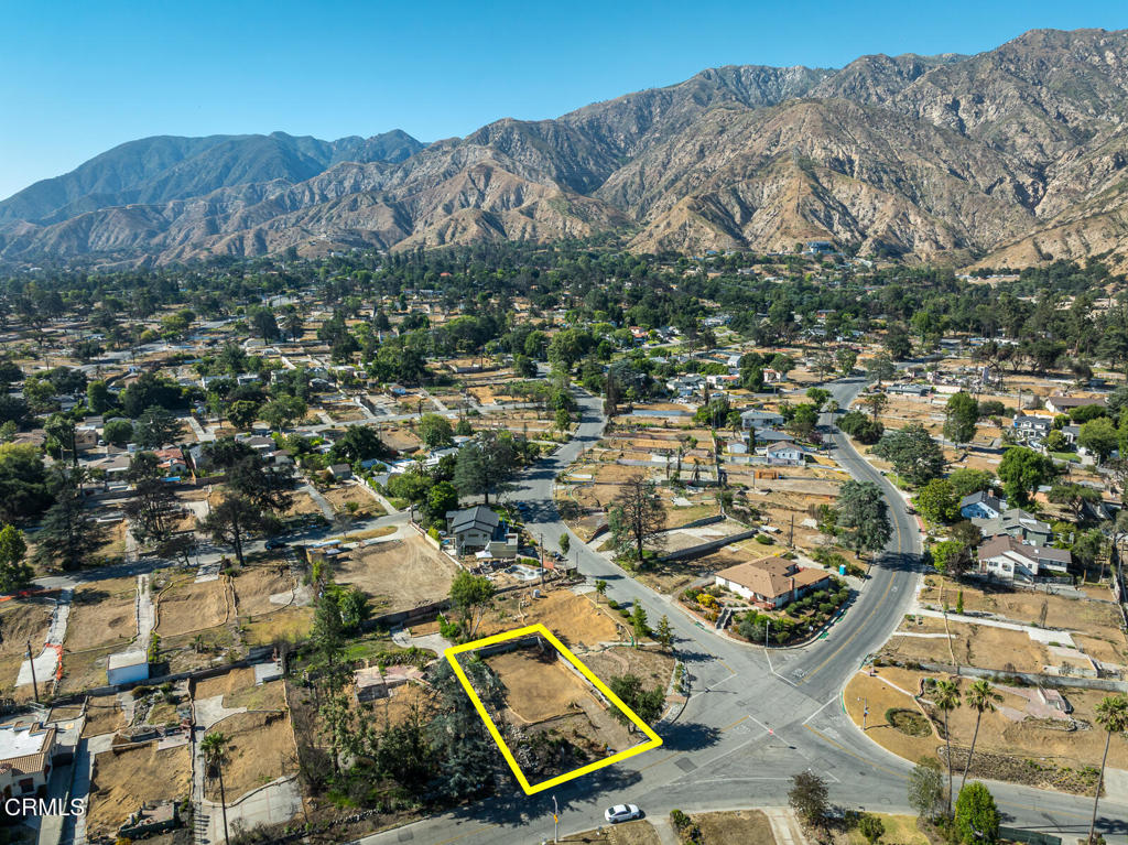 1077 East Palm Street Altadena, CA 91001 - Photo 28 of 44 an aerial view of residential house with green space