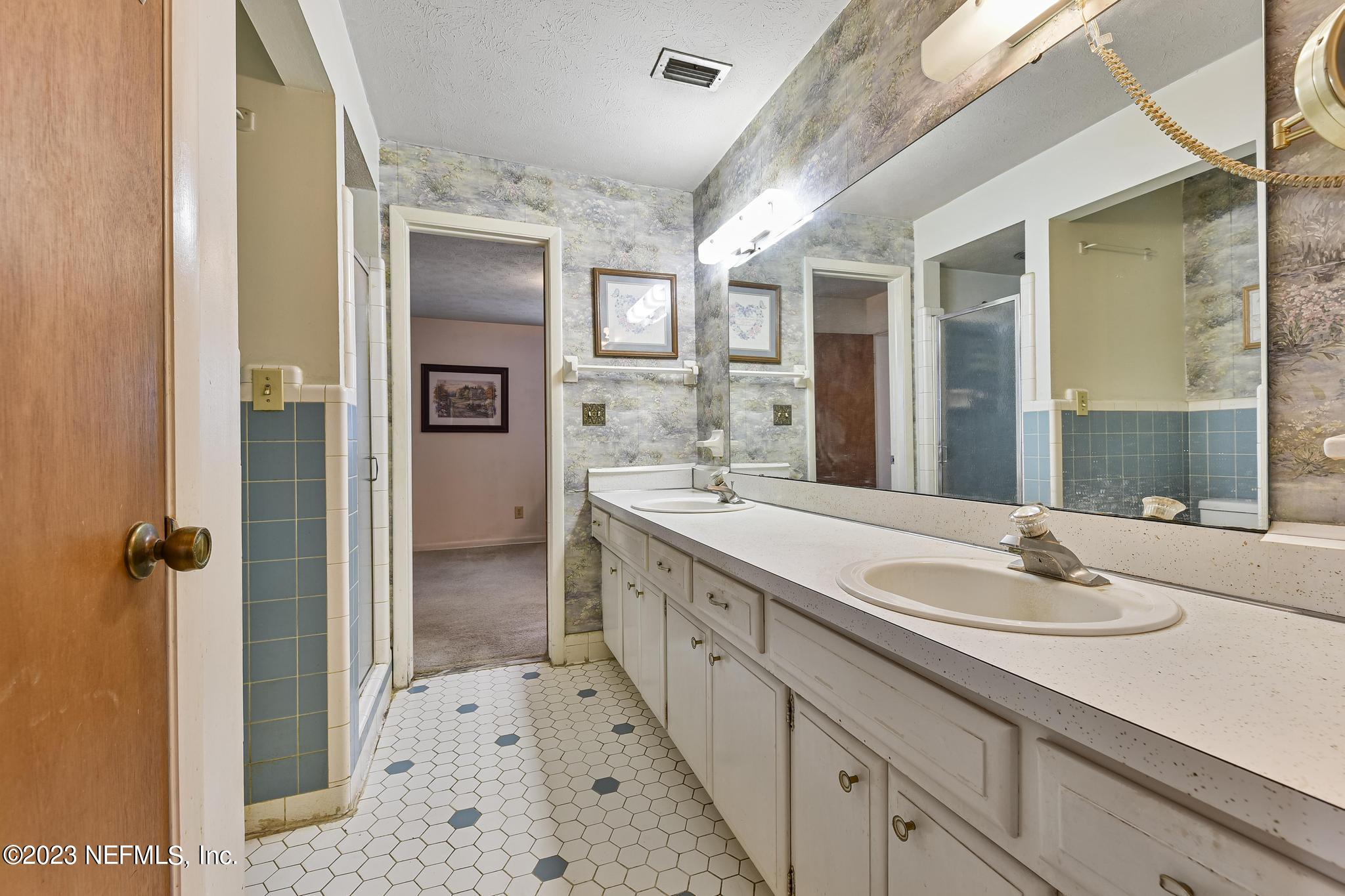 8321 Herlong Road Jacksonville, FL 32210 - Photo 17 of 25 MasterBath