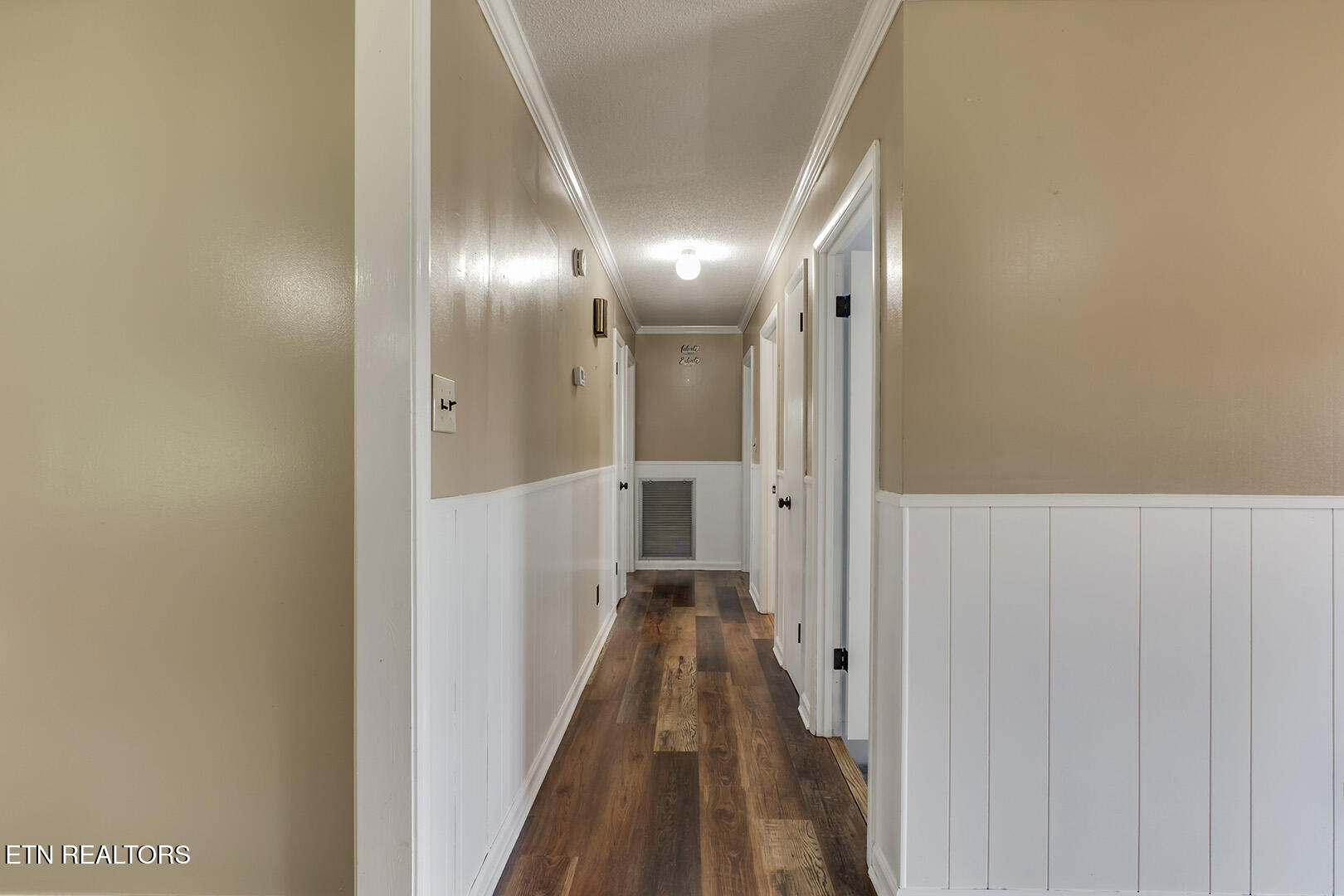 8055 Steekee Creek Road Loudon, TN 37774 - Photo 27 of 60 27_SteekeeCreekRoad_8055_BedroomHall01