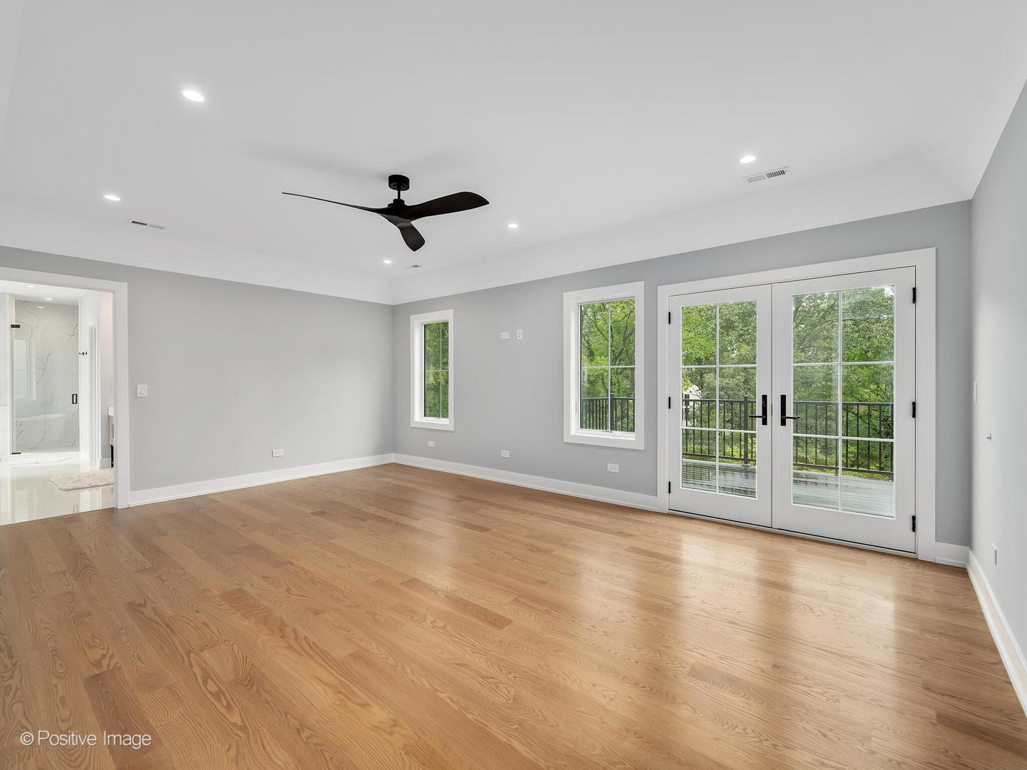 11480 Circle Drive Burr Ridge, IL 60527 - Photo 23 of 53 a view of an empty room with a window