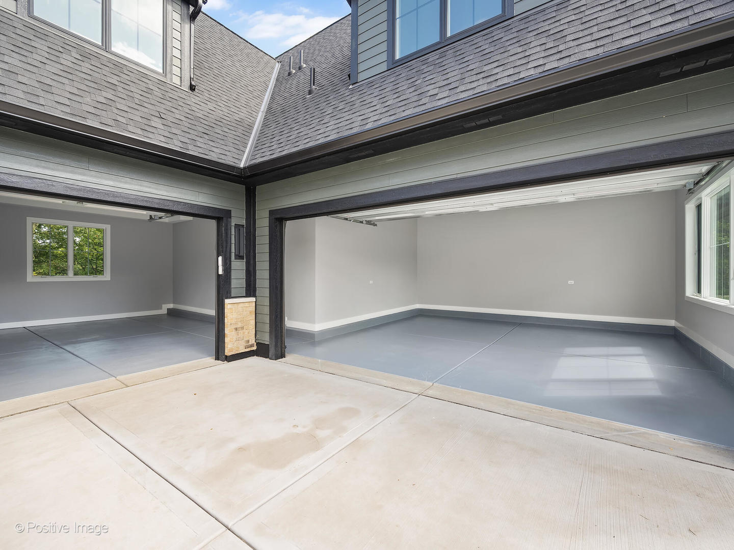11480 Circle Drive Burr Ridge, IL 60527 - Photo 35 of 53 a view of empty room with window