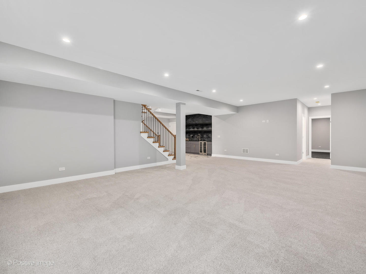 11480 Circle Drive Burr Ridge, IL 60527 - Photo 39 of 53 a view of an empty room with closet and a window