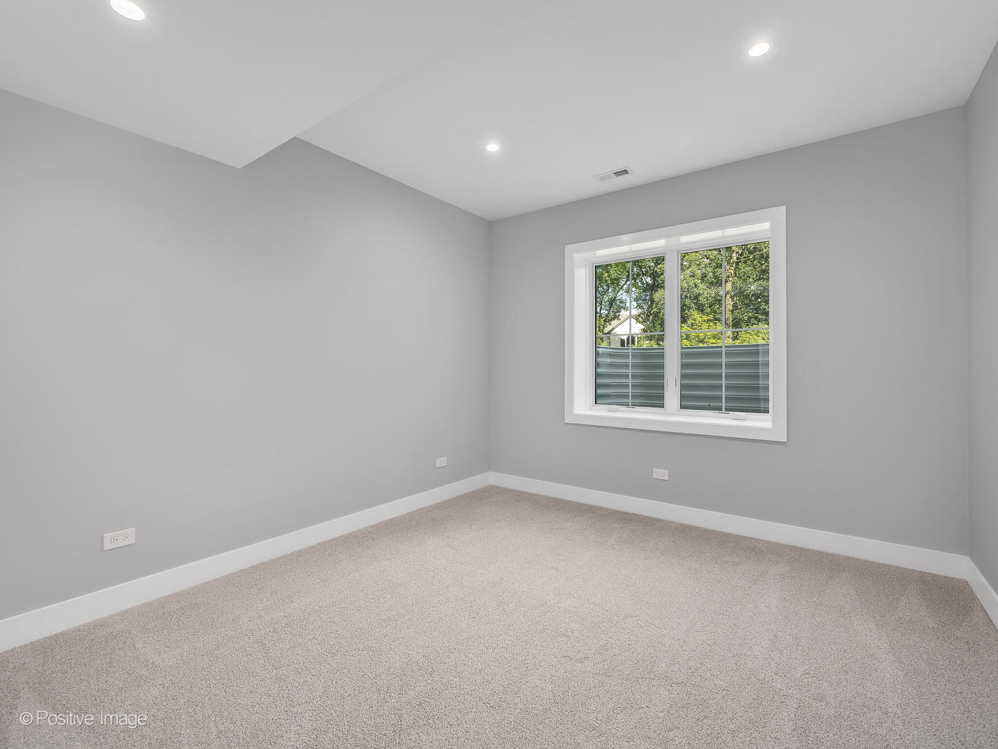 11480 Circle Drive Burr Ridge, IL 60527 - Photo 41 of 53 an empty room with windows