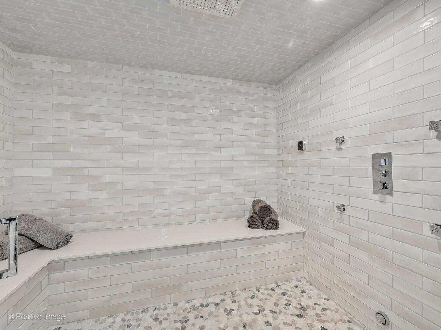 11480 Circle Drive Burr Ridge, IL 60527 - Photo 45 of 53 a bathroom with a bathtub