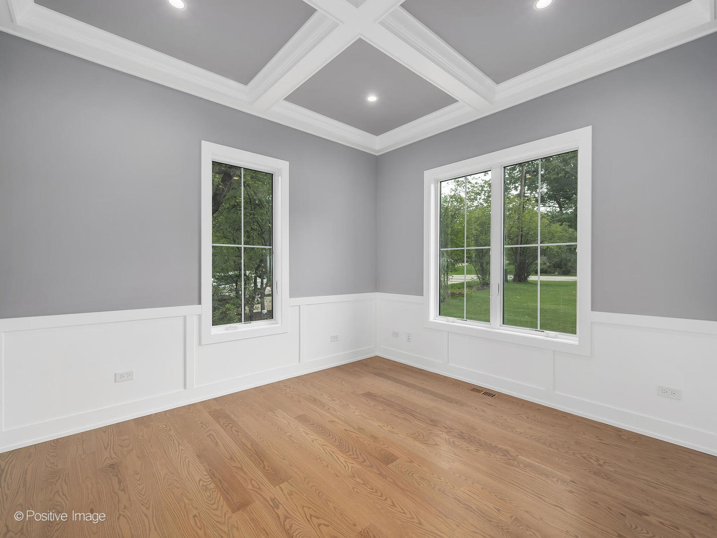 11480 Circle Drive Burr Ridge, IL 60527 - Photo 5 of 53 an empty room with a window