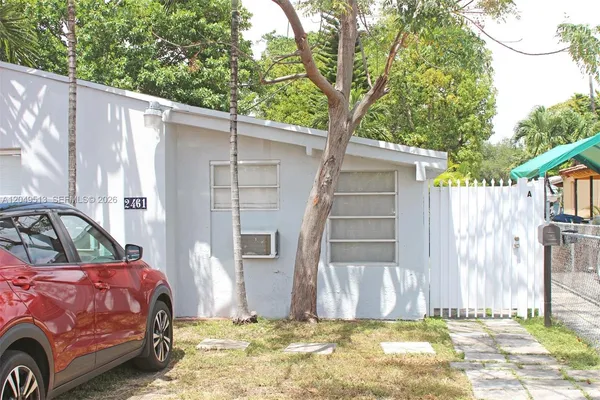 $1,100 | 2461 Northwest 5th Street, Unit C, Miami, FL 33125