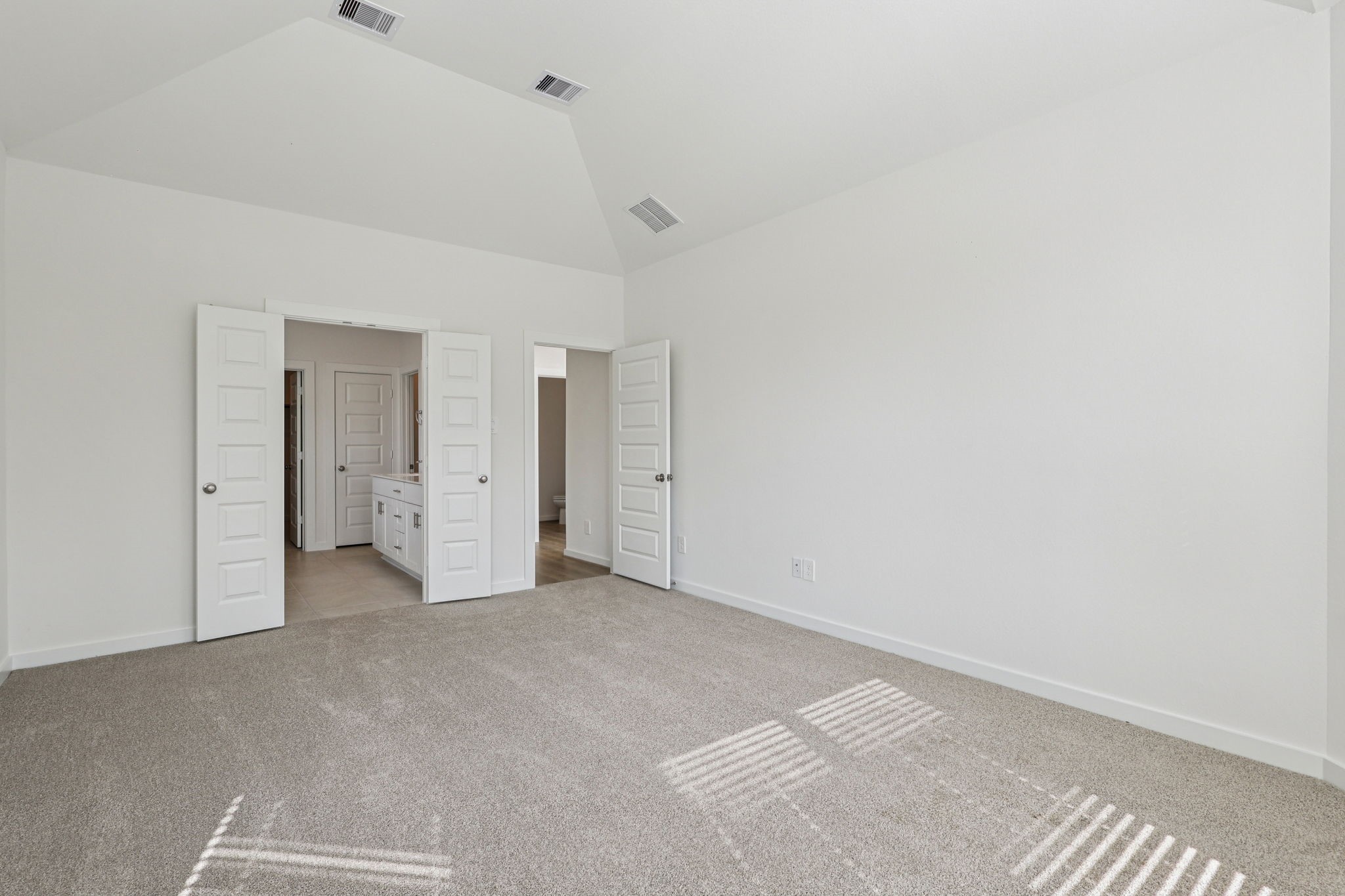 5815 Chamberlain Crossing Rosenberg, TX 77471 - Photo 17 of 46 Photo is not of the actual home, but is an inspirational photo of builder’s model home and may depict options, furnishings, and/or decorator features that are not included