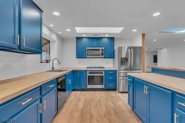 a view of empty room with a kitchen