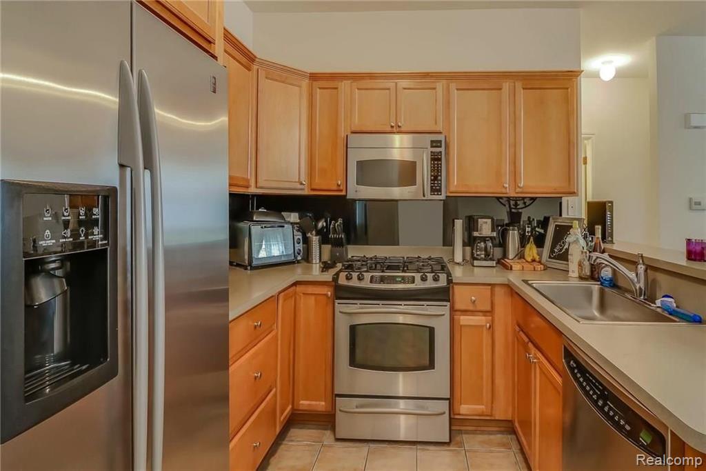 45501 South Stonewood Road, Unit 17 Canton, MI 48187 - Photo 8 of 19 Gallery Image 8