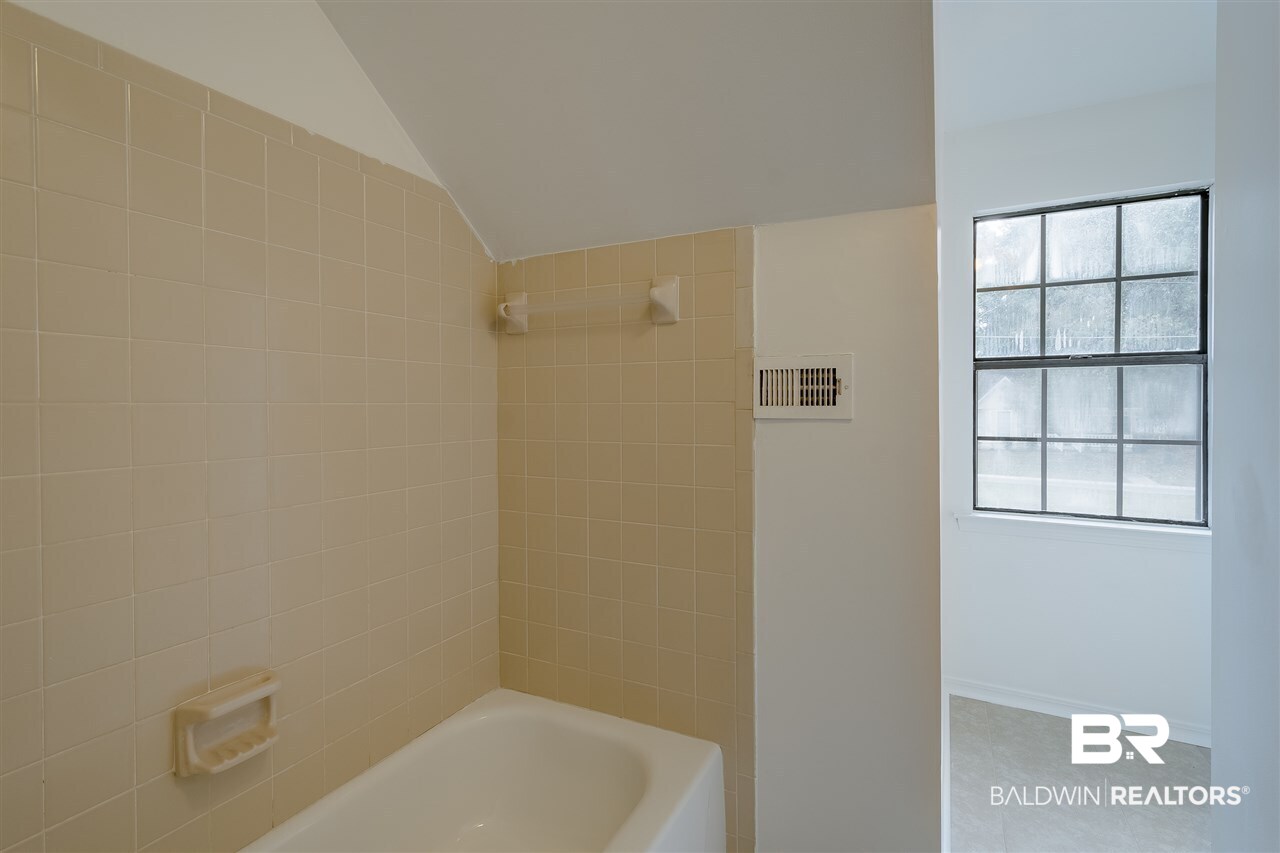131 Ridgewood Drive Daphne, AL 36526 - Photo 26 of 37 Shower
