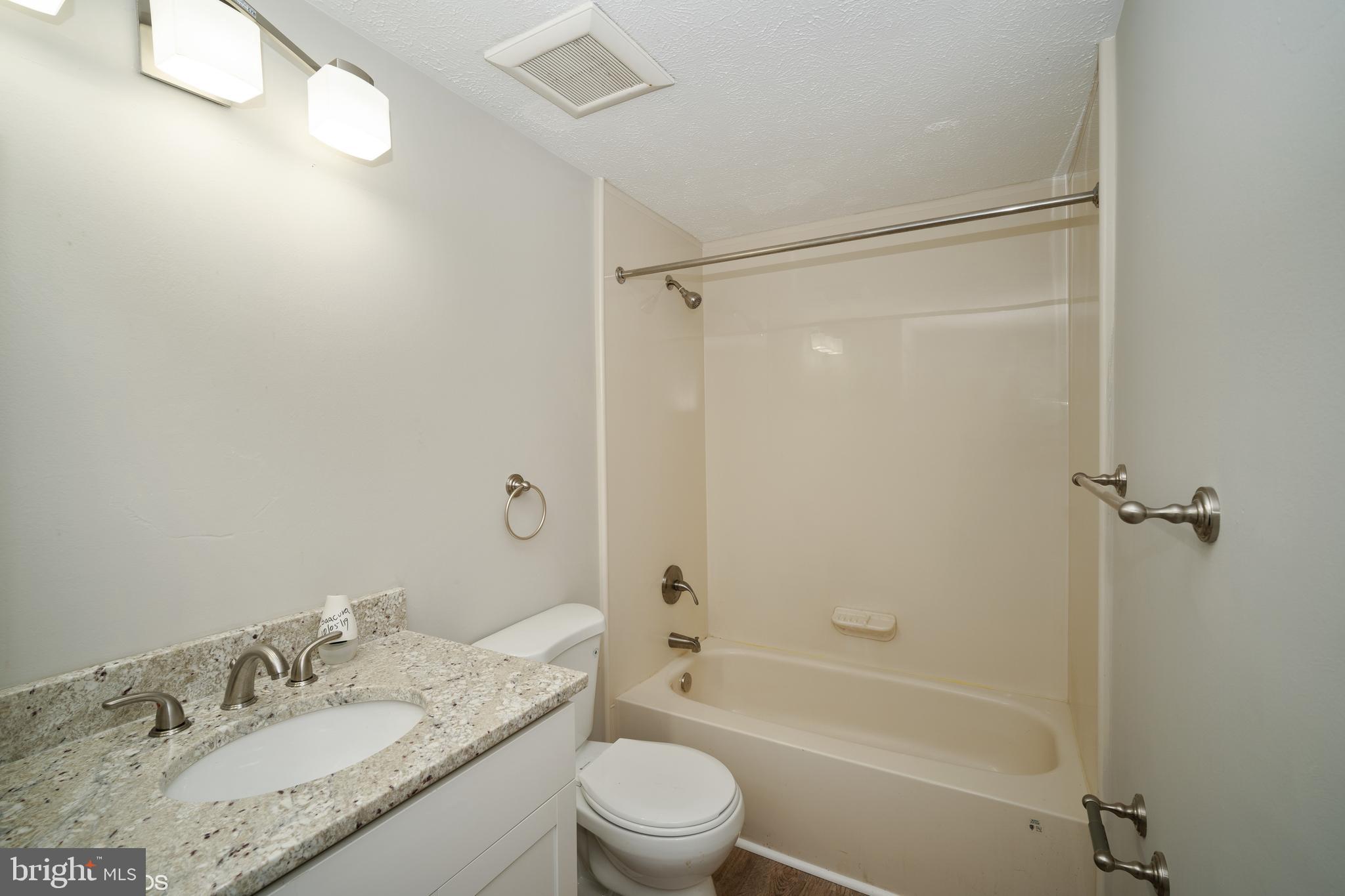 504 Riggs Court Frederick, MD 21703 - Photo 20 of 22 Hall bath