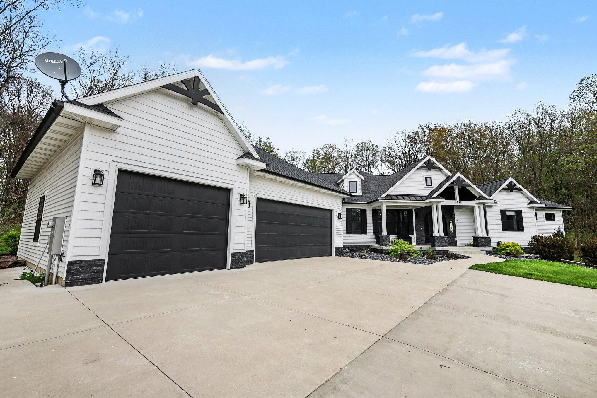 6238 North Rdg Court Middleville, MI 49333 - Photo 2 of 57 002_file_8776