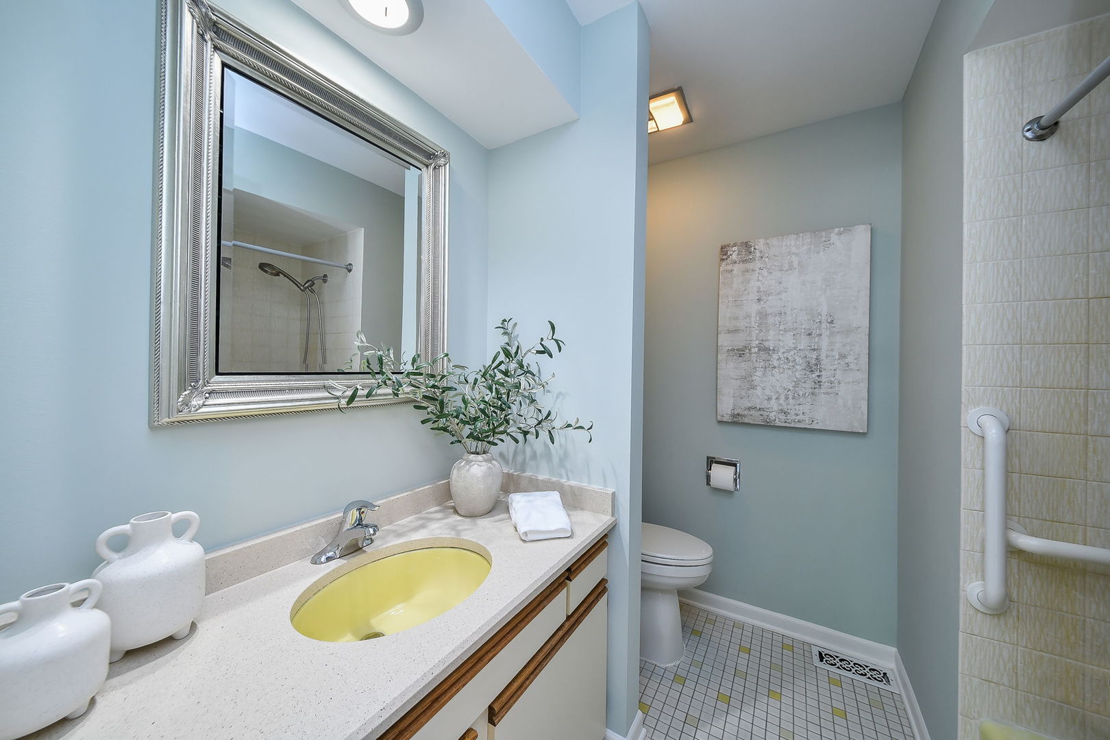 541 Williamsburg Road Glen Ellyn, IL 60137 - Photo 29 of 45 a bathroom with a granite countertop sink toilet and mirror