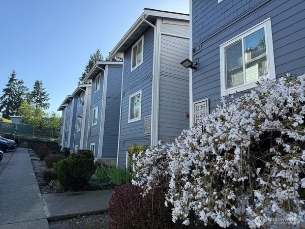 $283,000 | 2411 South 248th Street, Unit D24, Kent, WA 98032