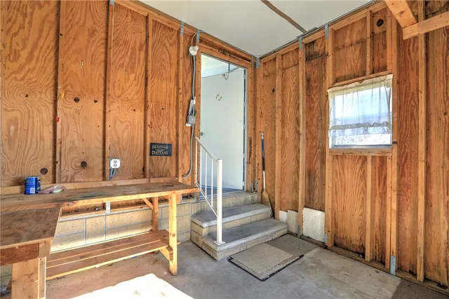 a view of front door with entryway
