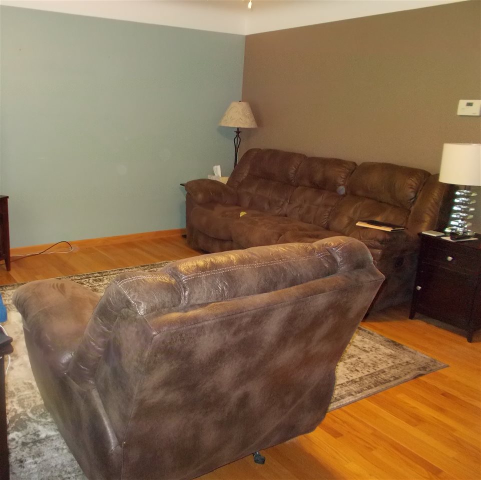 926 Springview Drive Flushing, MI 48433 - Photo 3 of 26 50013603-2.JPG