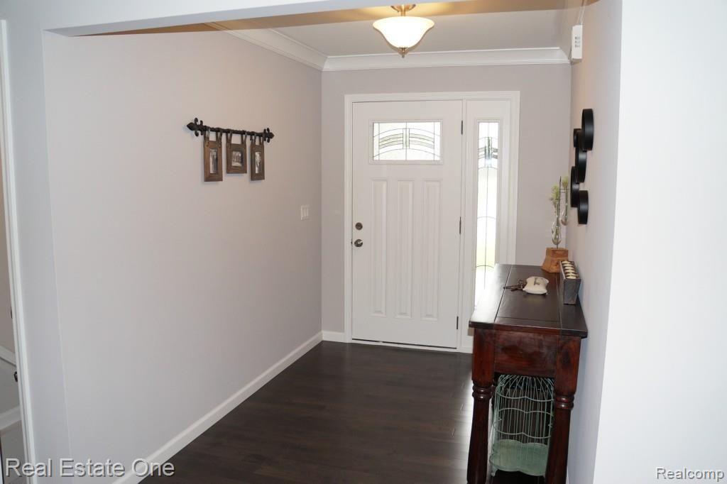 696 Baker Street Rochester, MI 48307 - Photo 2 of 22 DSC01296.jpg