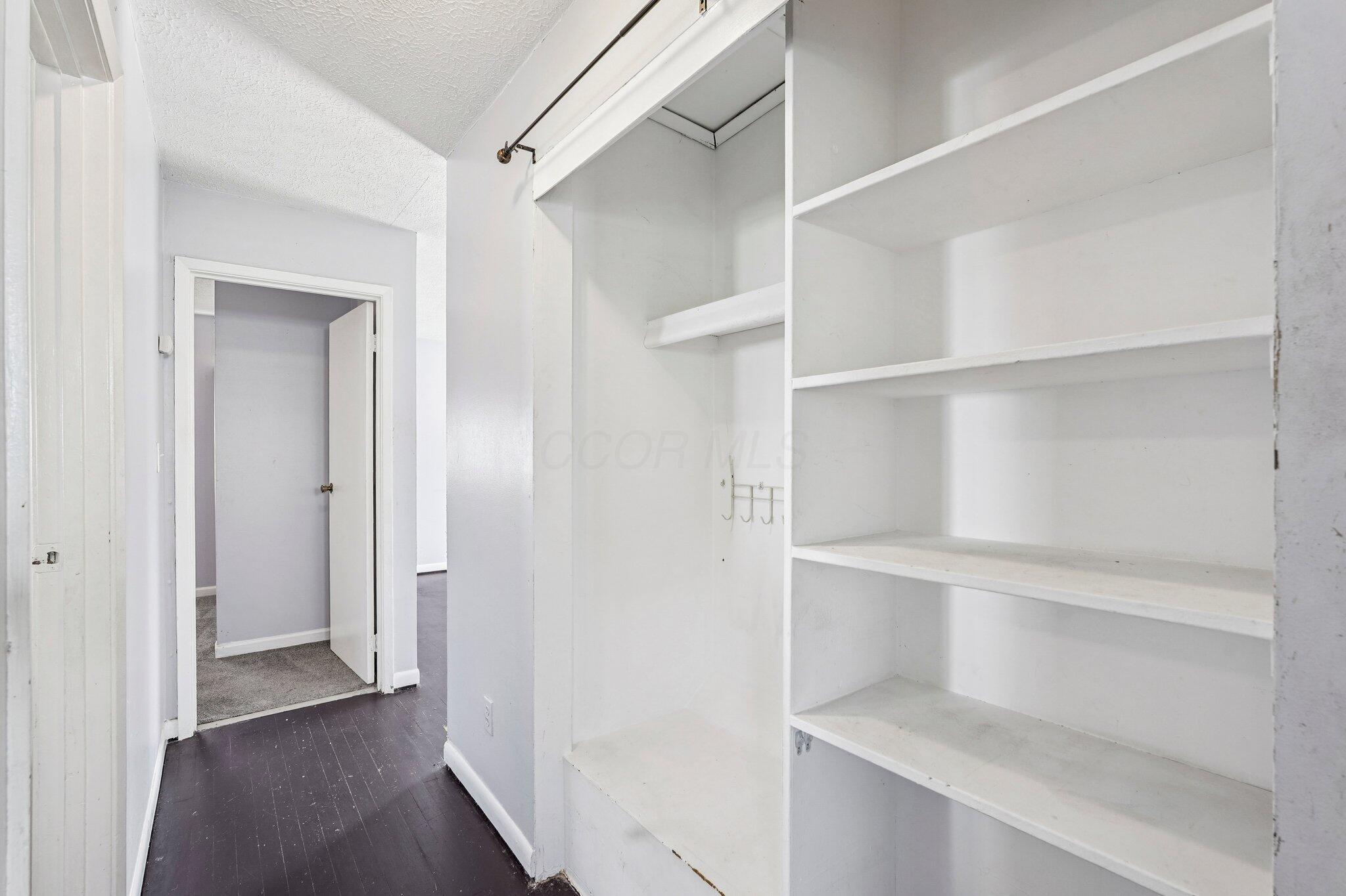 568 Glendora Road Columbus, OH 43207 - Photo 22 of 35 Hallway Storage
