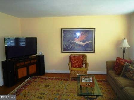 204 Gaywood Road Baltimore, MD 21212 - Photo 3 of 19 Living Room