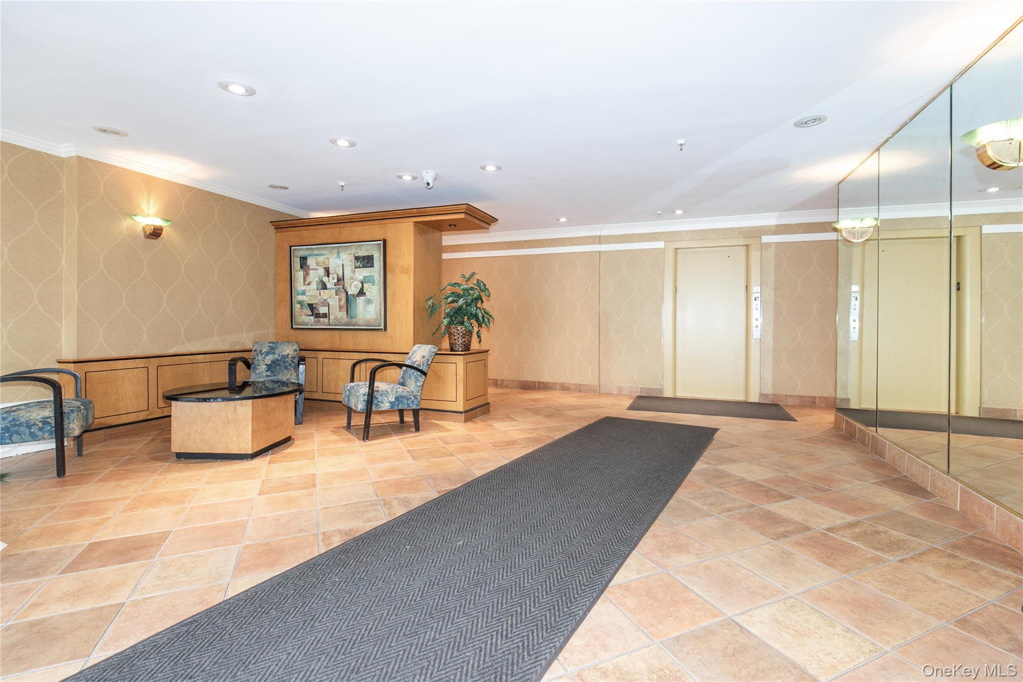 25 Park Place, Unit 2G Great Neck, NY 11021 - Photo 2 of 20 a lobby with furniture and mirror