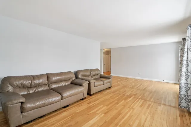 $170,000 | 8872 Jody Lane, Unit 2E, Des Plaines, IL 60016