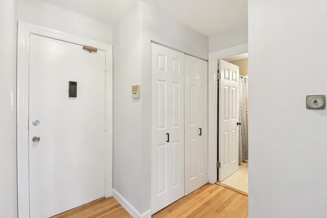 $170,000 | 8872 Jody Lane, Unit 2E, Des Plaines, IL 60016