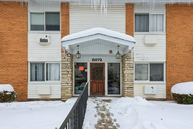 $170,000 | 8872 Jody Lane, Unit 2E, Des Plaines, IL 60016
