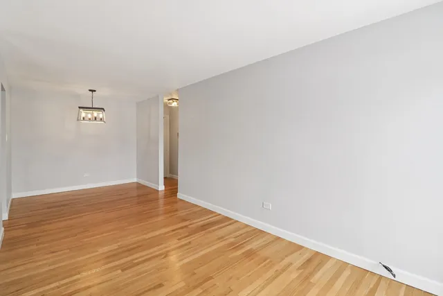 $170,000 | 8872 Jody Lane, Unit 2E, Des Plaines, IL 60016