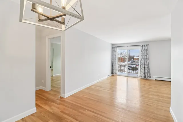 $170,000 | 8872 Jody Lane, Unit 2E, Des Plaines, IL 60016