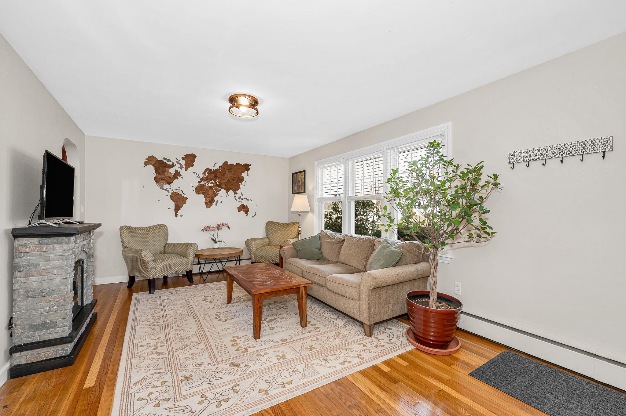 180 West Haven Road Manchester, NH 03104 - Photo 3 of 38 Gallery Image 3
