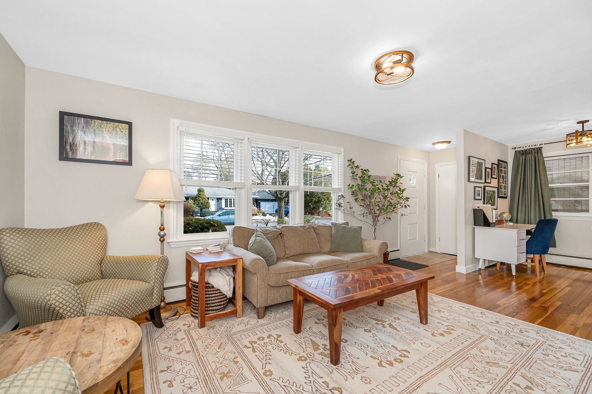 180 West Haven Road Manchester, NH 03104 - Photo 4 of 38 Gallery Image 4