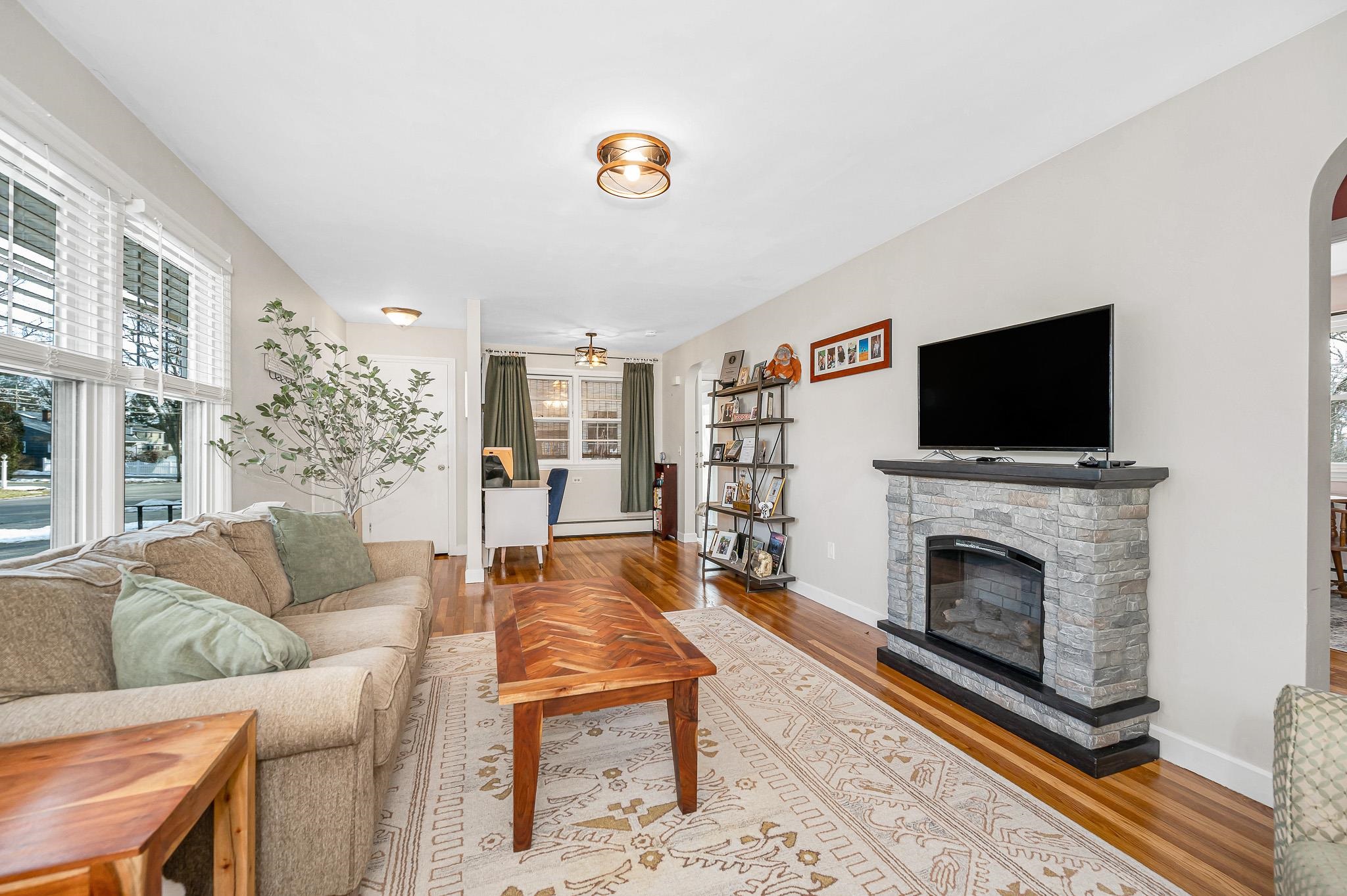 180 West Haven Road Manchester, NH 03104 - Photo 5 of 38 Gallery Image 5
