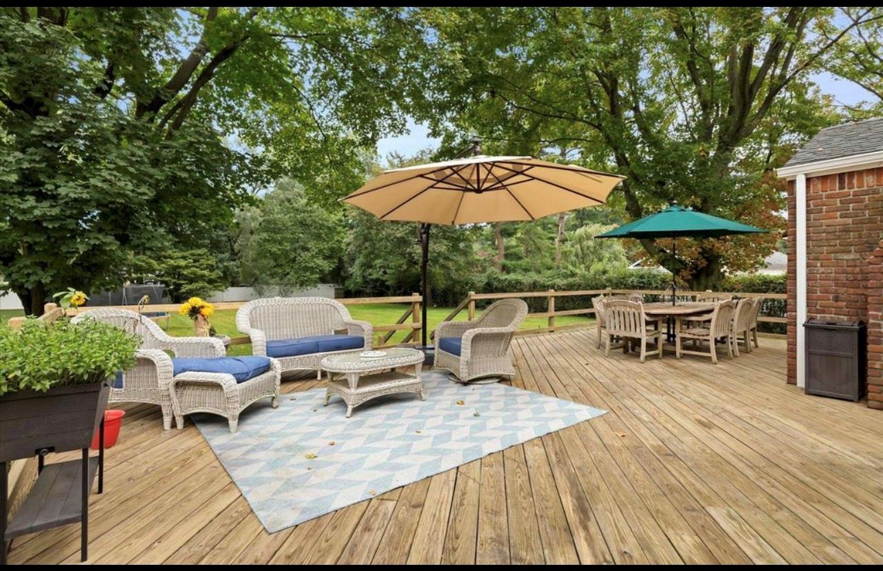 240 Plainview Road Woodbury, NY 11797 - Photo 14 of 22 an outdoor space with seating space