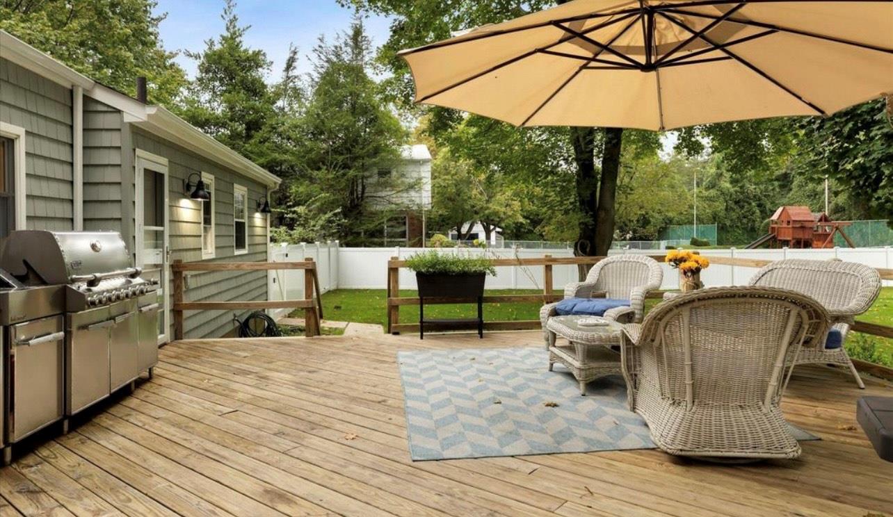 240 Plainview Road Woodbury, NY 11797 - Photo 16 of 22