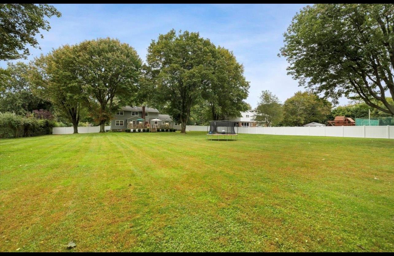 240 Plainview Road Woodbury, NY 11797 - Photo 18 of 22 a view of a ocean view