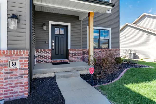 $515,000 | 9 Brookstone Circle, Bloomington, IL 61704